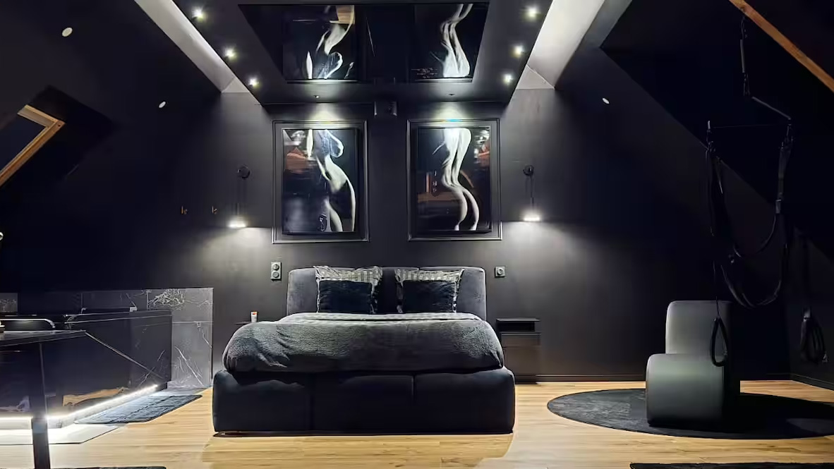 love room lorient black suite2(2)